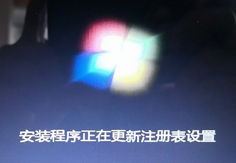 重装 Win7 卡在四叶草界面的原因